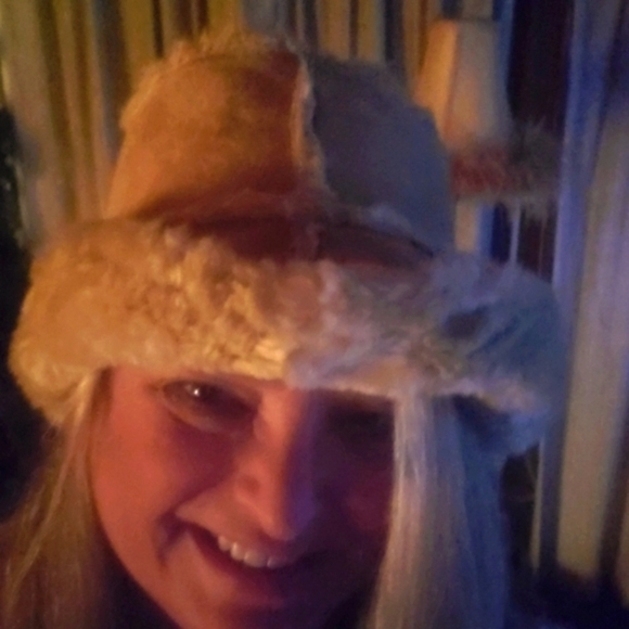 💥SOLD💥Wilson leather bucket hat - Picture 4 of 14